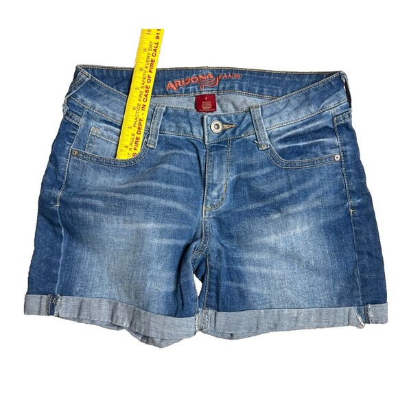 Arizona Jean Co Junior's Shorts Medium Wash Denim Low Rise Cuffed Size 5 - Picture 8 of 8